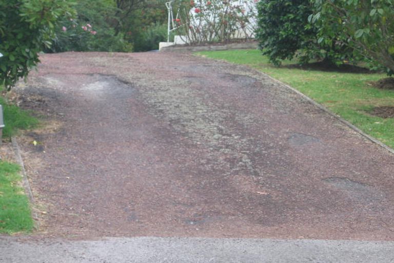 Photo of property in 50 Chequers Avenue, Glenfield, Auckland, 0629