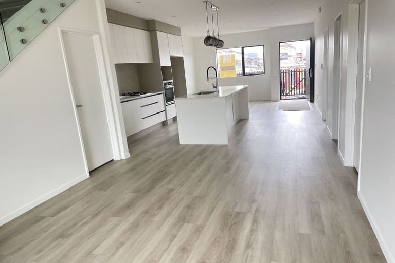 Photo of property in 13 Farranfore Road, Opaheke, Papakura, 2113