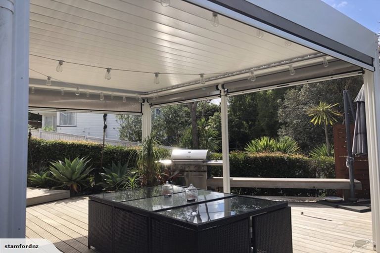 Photo of property in 46 Taupo Street, Green Bay, Auckland, 0604