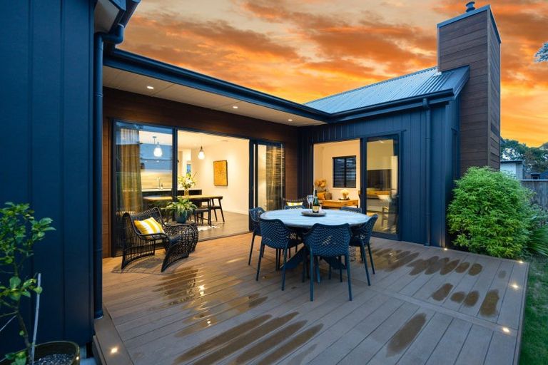 Photo of property in 11 Awanui Avenue, Hokowhitu, Palmerston North, 4410