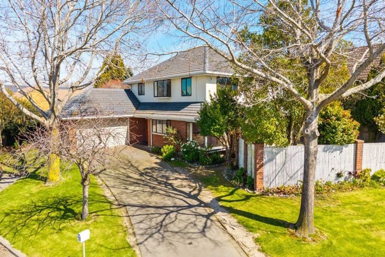 Photo of property in 13 Broadfell Avenue, Avonhead, Christchurch, 8042
