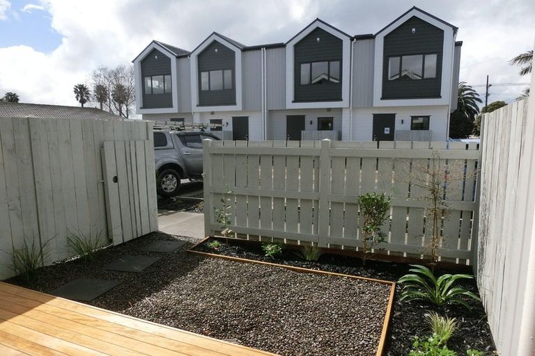Photo of property in 8/66 Swanson Road, Henderson, Auckland, 0610