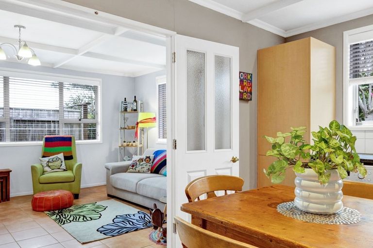 Photo of property in 2/6 Hood Place, Spotswood, New Plymouth, 4310