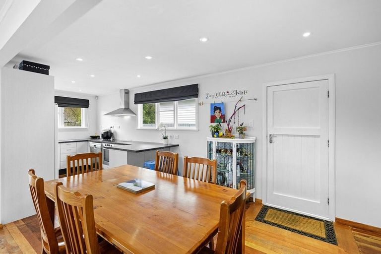 Photo of property in 302 Stokes Valley Road, Stokes Valley, Lower Hutt, 5019