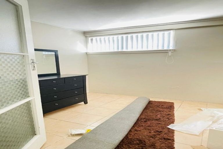 Photo of property in 31 Te Atatu Road, Te Atatu South, Auckland, 0610