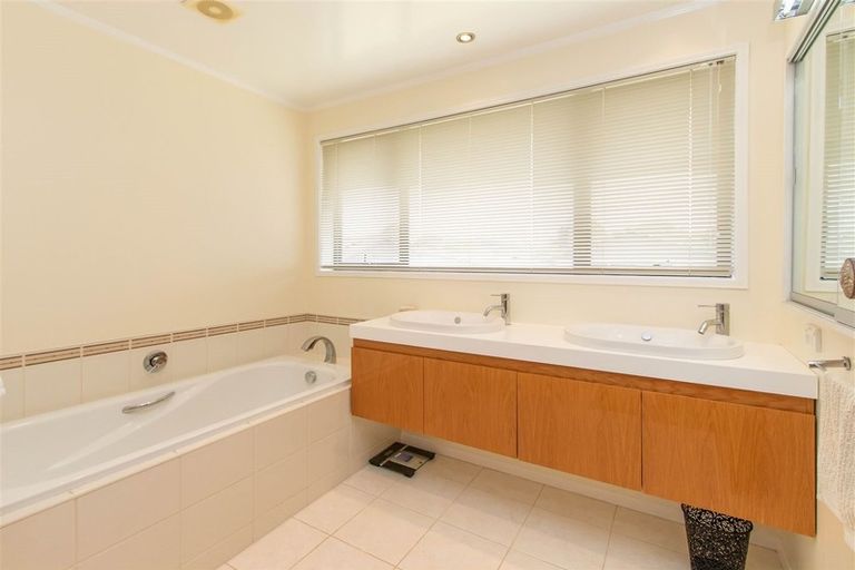 Photo of property in 4 Pokaka Place, Inglewood, 4330