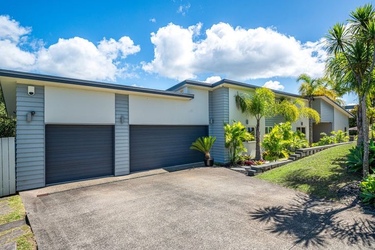 Photo of property in 29 Schopolo Place, Schnapper Rock, Auckland, 0632