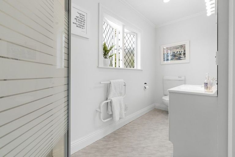 Photo of property in 30 Maritime Terrace, Birkenhead, Auckland, 0626