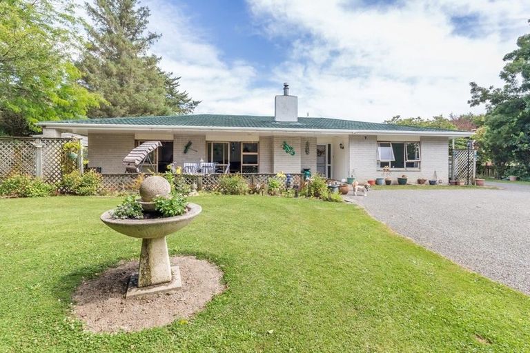 Photo of property in 470 Tararua Road, Levin, 5571