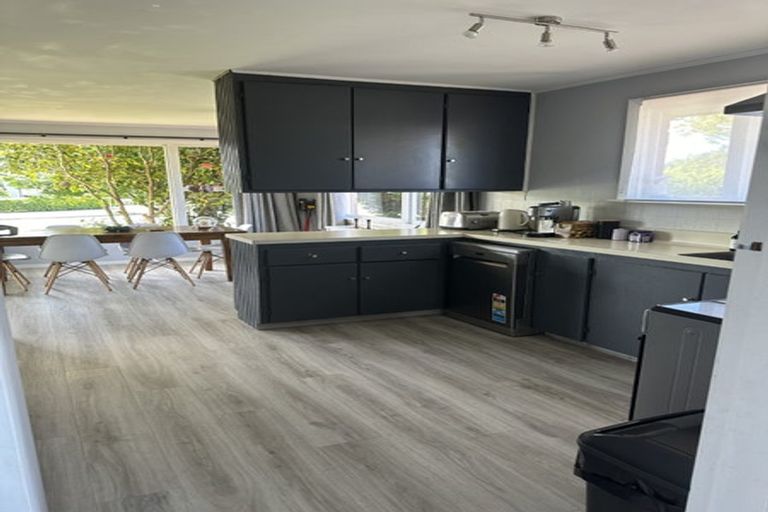 Photo of property in 16 Pimlico Place, Bishopdale, Christchurch, 8053