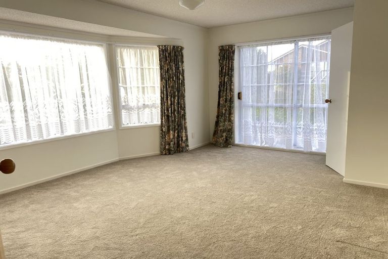 Photo of property in 3 Delisle Place, Windsor Park, Auckland, 0632