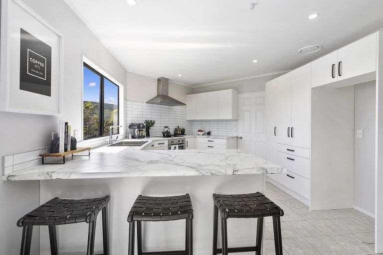 Photo of property in 94 Woodman Drive, Tawa, Wellington, 5028