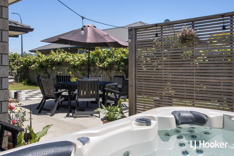 Photo of property in 32 Reel Road, Athenree, Waihi Beach, 3611