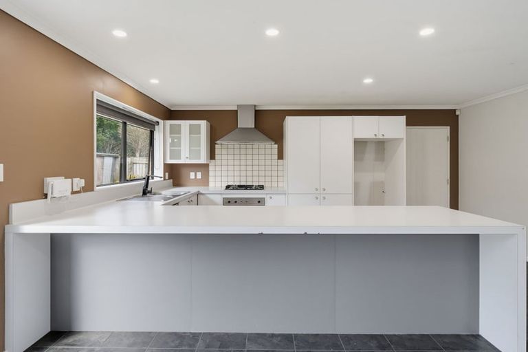 Photo of property in 72 Geneva Terrace, Kelvin Grove, Palmerston North, 4414