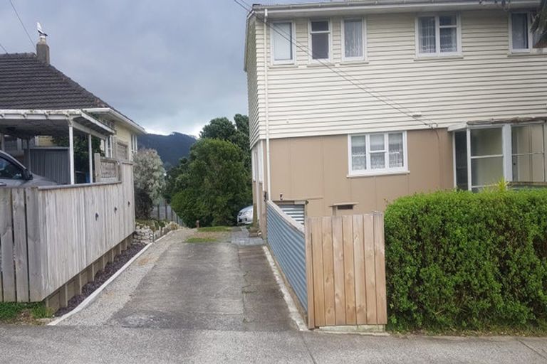 Photo of property in 20-22 Sievers Grove, Cannons Creek, Porirua, 5024
