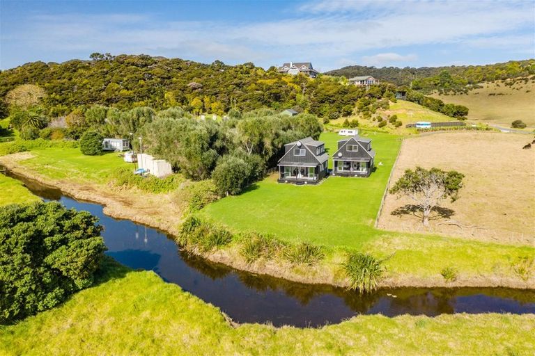 Photo of property in 847 Whangaruru North Road, Whangaruru, Russell, 0184