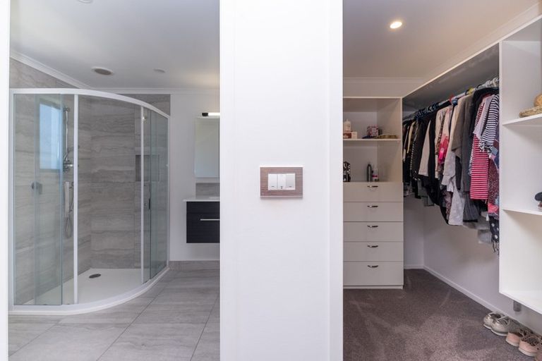 Photo of property in 12 Montague Grove, Stratford, 4332