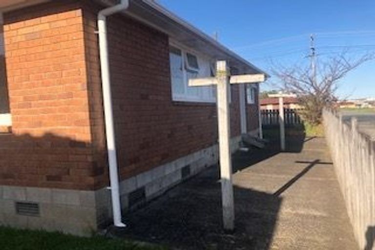 Photo of property in 131 Bruce Mclaren Road, Henderson, Auckland, 0612