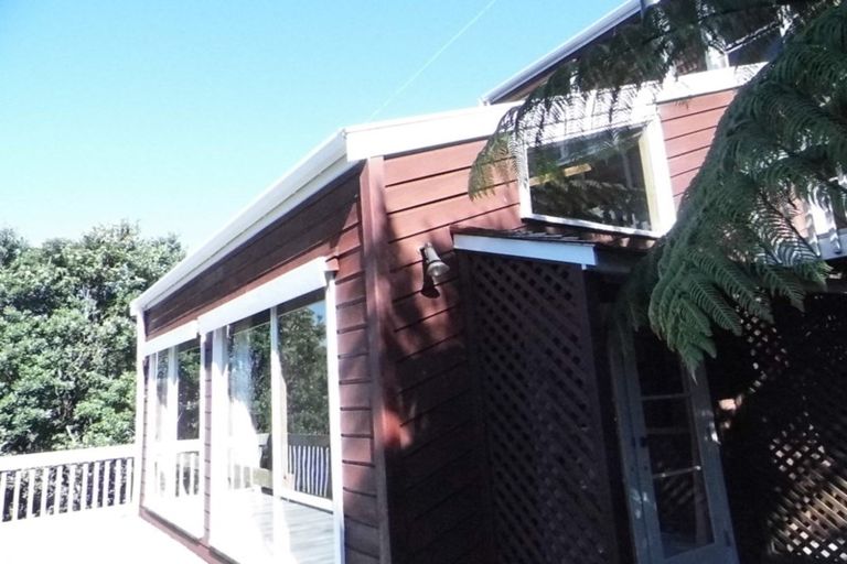 Photo of property in 5 Kekeno Grove, Tirohanga, Lower Hutt, 5010