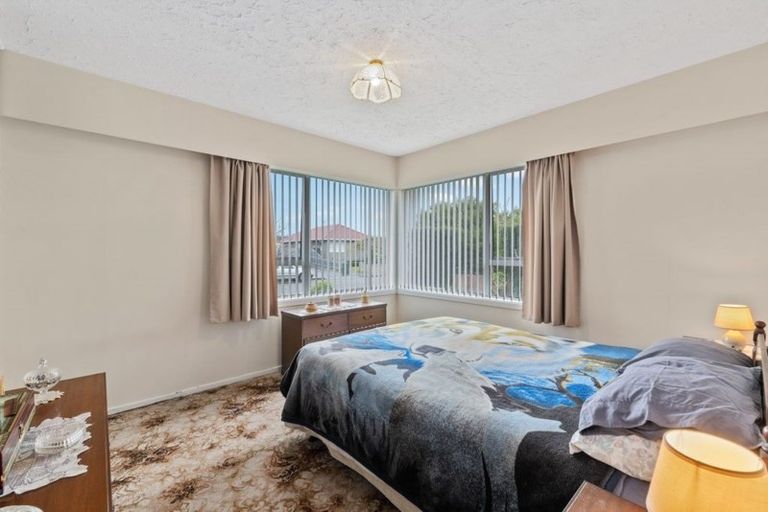 Photo of property in 12 Glenora Place, Hornby, Christchurch, 8042