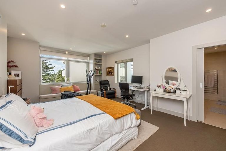 Photo of property in Mitika Apartments, 3/254 Oriental Parade, Oriental Bay, Wellington, 6011