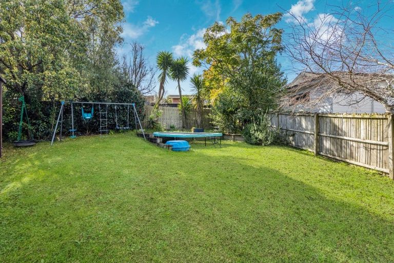 Photo of property in 5 San Bernadino Drive, Henderson, Auckland, 0612