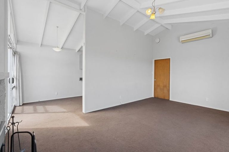 Photo of property in 1/124 Breezes Road, Avondale, Christchurch, 8061
