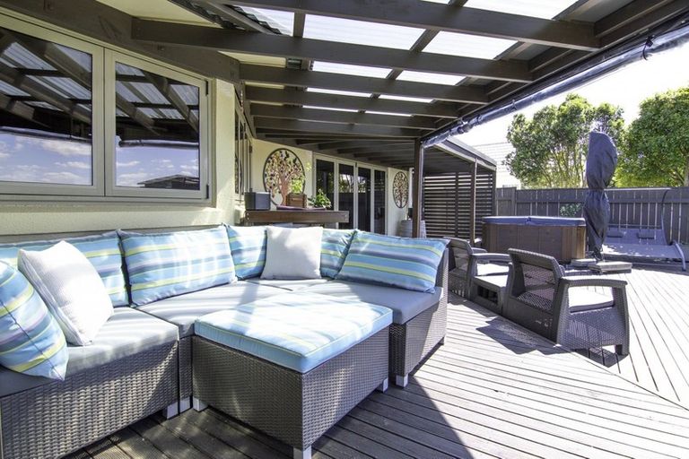 Photo of property in 119 Pacific Drive, Fitzherbert, Palmerston North, 4410