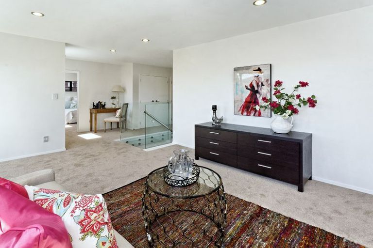 Photo of property in 4136a Great North Road, Glendene, Auckland, 0602