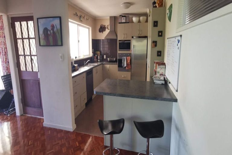 Photo of property in 22 Deane Avenue, Titirangi, Auckland, 0604