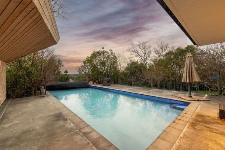 Photo of property in 26 Hackthorne Road, Cashmere, Christchurch, 8022