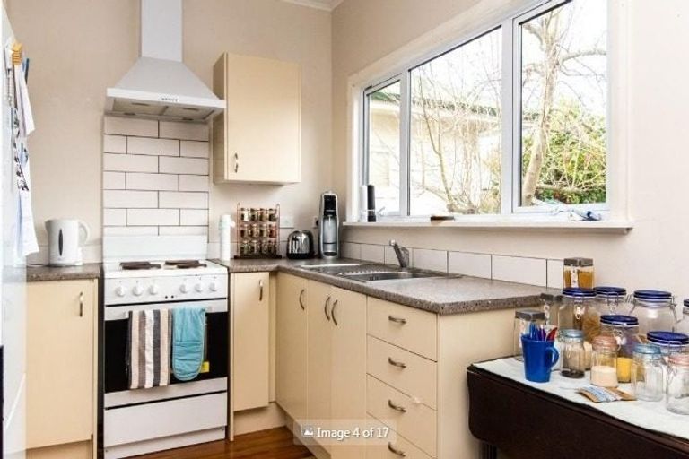 Photo of property in 2/49 Te Mata Road, Havelock North, 4130