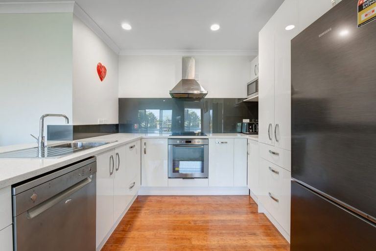 Photo of property in Santa Rosa, 3/340 Gulf Harbour Drive, Gulf Harbour, Whangaparaoa, 0930