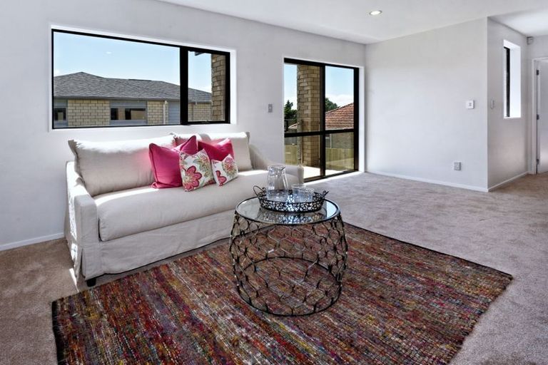 Photo of property in 4136a Great North Road, Glendene, Auckland, 0602