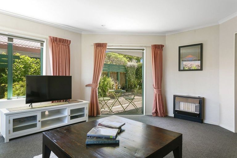 Photo of property in 30 Fairview Terrace, Waipahihi, Taupo, 3330