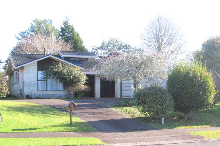 Photo of property in 11 Mcinnes Place, Queenwood, Hamilton, 3210