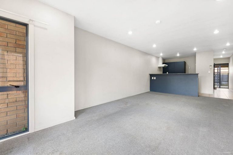 Photo of property in 4/202 Massey Road, Mangere East, Auckland, 2024