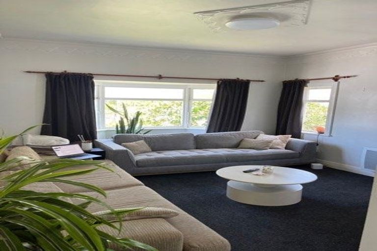 Photo of property in 8 Helen Street, Brooklyn, Wellington, 6021