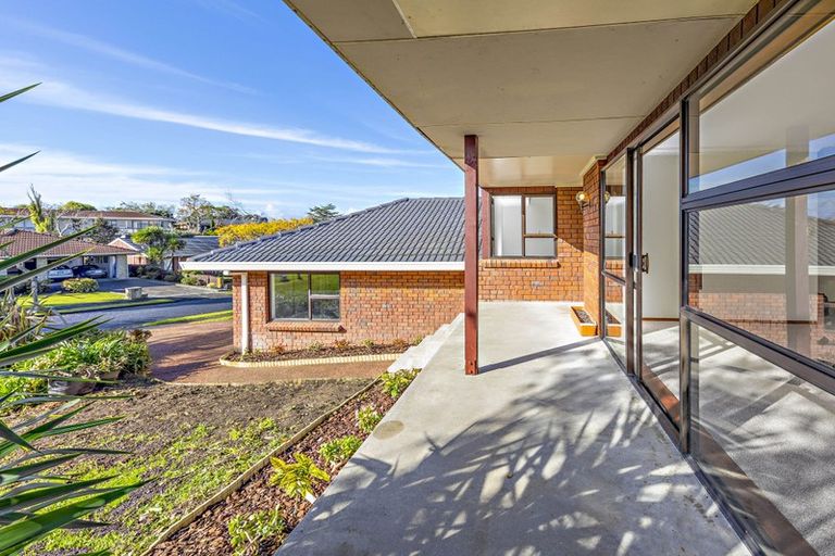 Photo of property in 16 Voltaire Court, Botany Downs, Auckland, 2010