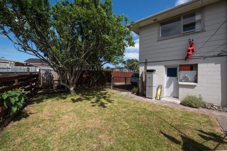 Photo of property in 40 Harmel Road, Glendene, Auckland, 0602