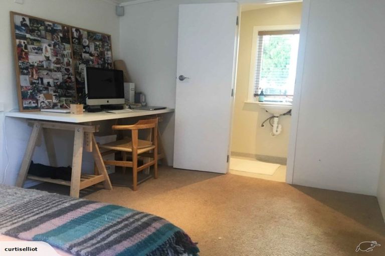 Photo of property in 18 Norman Road, Titirangi, Auckland, 0604