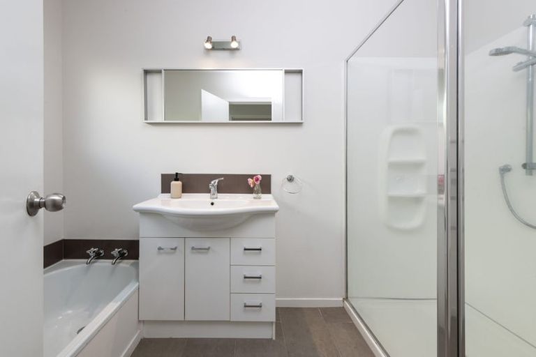 Photo of property in 1 Red Bluff Rise, Campbells Bay, Auckland, 0630