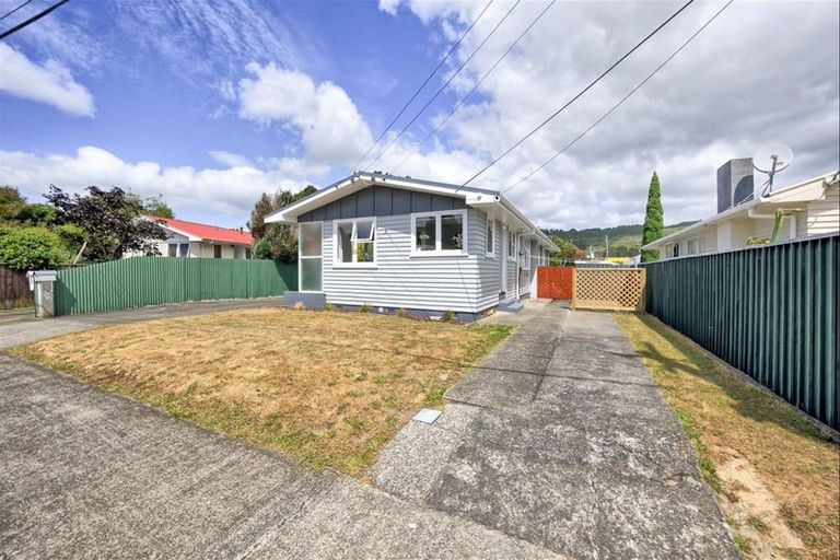Photo of property in 1/18 Benge Crescent, Clouston Park, Upper Hutt, 5018