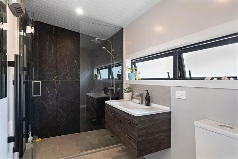 Photo of property in 17 Sam John Place, Lake Hawea, Wanaka, 9382