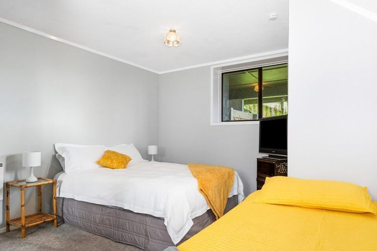 Photo of property in 4 Karoro Place, Paremata, Porirua, 5024