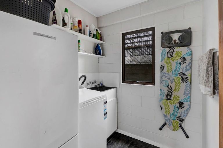 Photo of property in 17 Caledonia Place, Highlands Park, New Plymouth, 4312