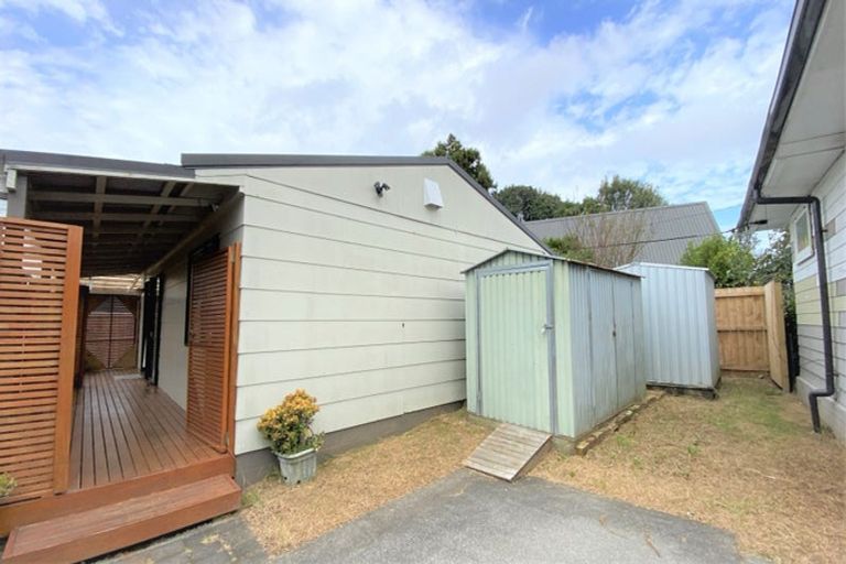 Photo of property in 2/15 Ward Crescent, Te Atatu Peninsula, Auckland, 0610