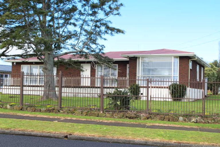 Photo of property in 16 Landon Avenue, Mangere East, Auckland, 2024