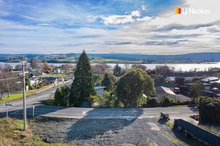 Photo of property in 28 Greenhithe Street, Waihola, Milton, 9073