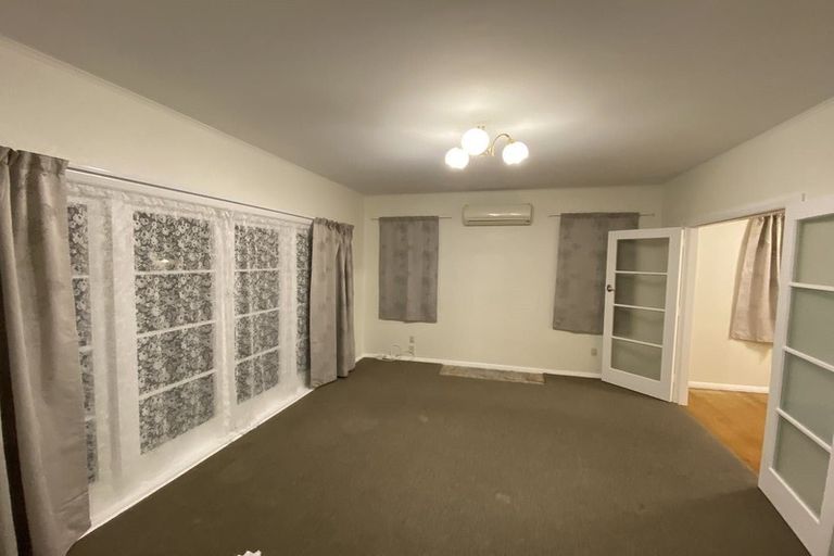 Photo of property in 1/158 Newlands Road, Newlands, Wellington, 6037